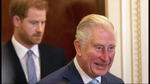 König Charles und Prinz Harry
