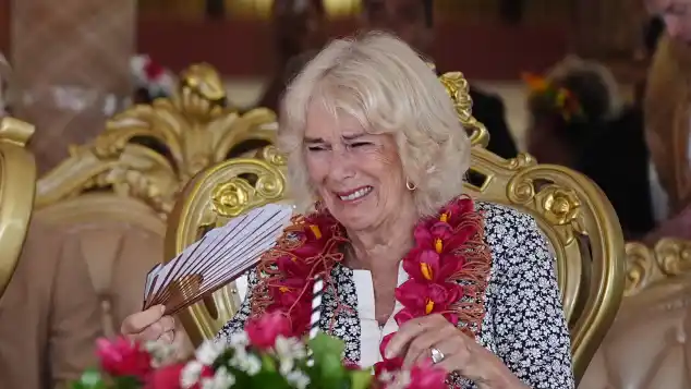 Königin Camilla weint