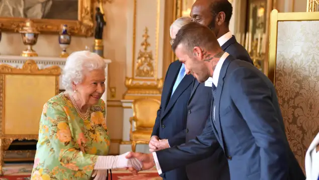 Königin Elisabeth und David Beckham