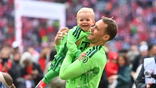 Manuel Neuer und Sohn Luca