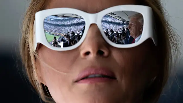 Melania Trump hat ihren Mann in Blick