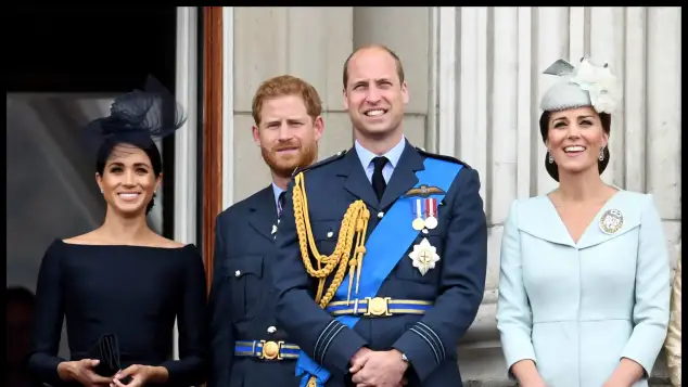 Prinz Harry und Prinz William mit Kate und Meghan