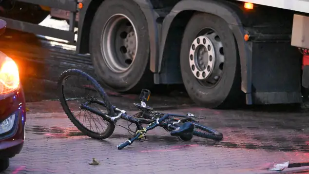 Symbolfoto: Fahrrad und LKW