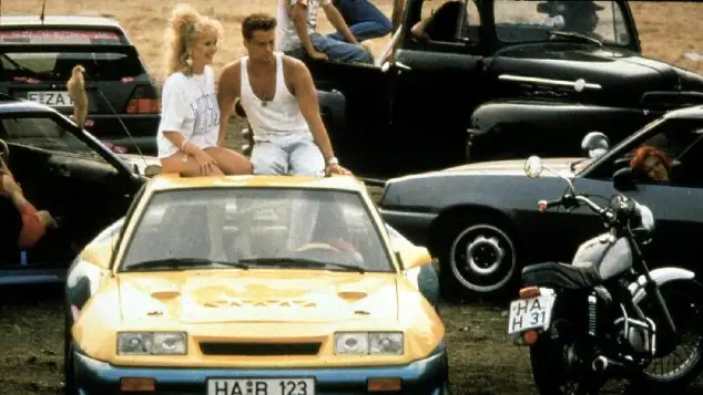 "Uschi" (Tina Ruland) und "Bertie" (Til Schweiger) aus "Manta, Manta"