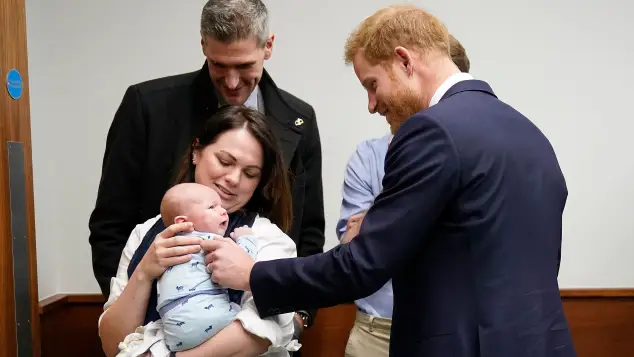 Prinz Harry und ein Baby