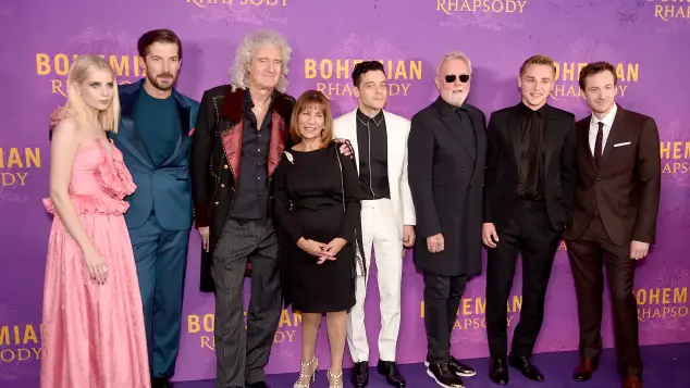 Der „Bohemian Rhapsody“-Cast und Queen-Mitglieder mit Freddie Mercurys Schwester