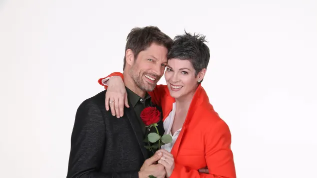 Mickey Hardt und Cheryl Shepard in „Rote Rosen“