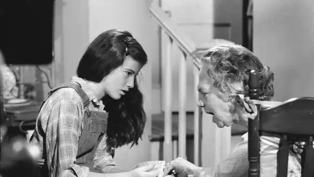 „Elizabeth Walton“ und „Esther Walton“