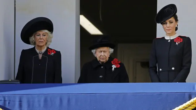 Herzogin Camilla, Königin Elisabeth II. und Herzogin Kate