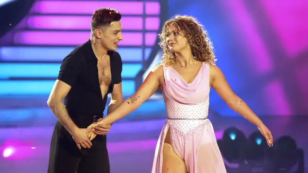 Zsolt Sandor Cseke und Julia Beautx