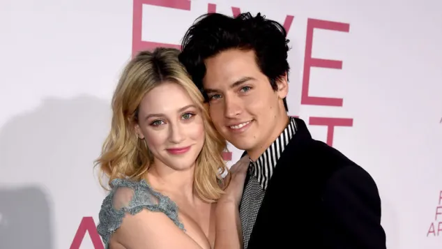 Lili Reinhart und Cole Sprouse