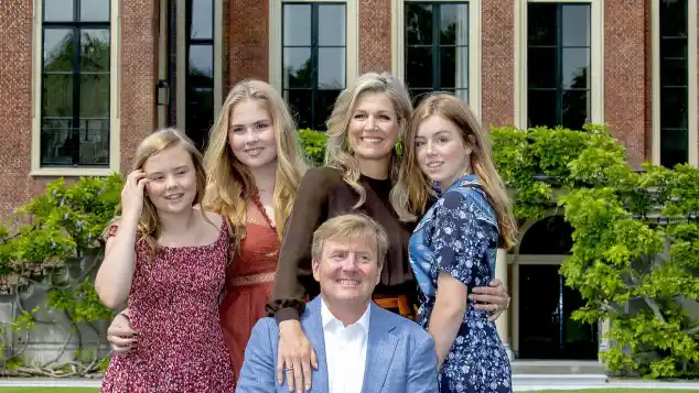 Königin Máxima und König Willem-Alexander mit Töchtern