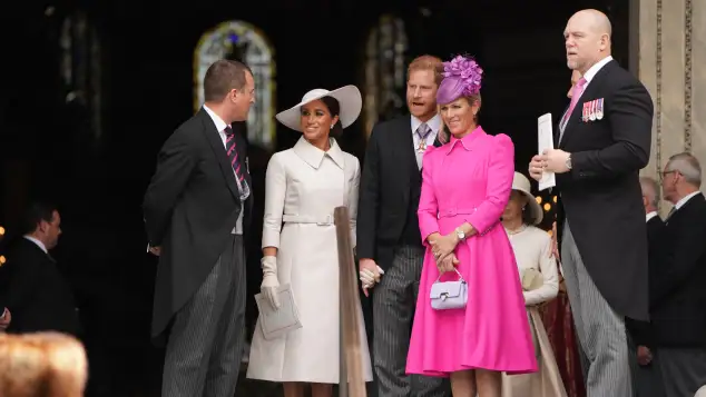  Peter Phillips, Herzogin Meghan, Prinz Harry sowie Zara und Mike Tindall 