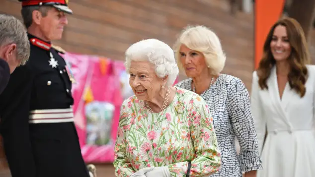Königin Elisabeth II., Herzogin Camilla und Herzogin Kate 