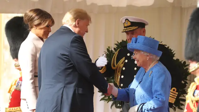 Donald Trump, Melania Trump und Königin Elisabeth II. 