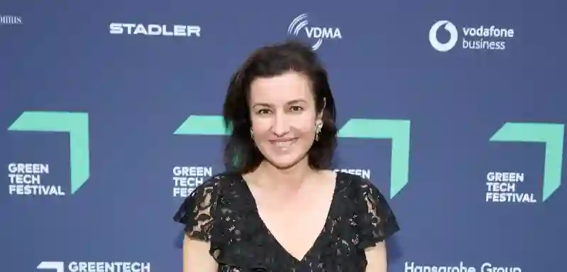 dorothee bär kleid preisverleihung roter teppich look