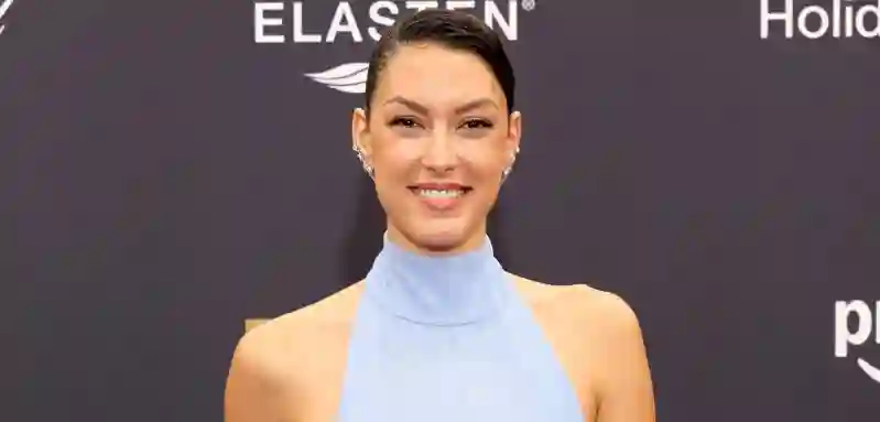 rebecca mir heiß sexy freizügig haut dusche hüllenlos