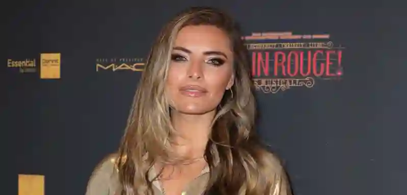 sophia thomalla heiß freizügig haut kleid are you the one