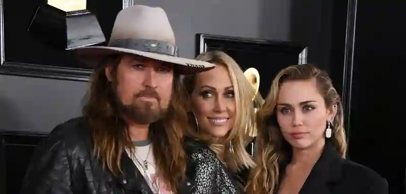 Billy Ray Cyrus, Tish Cyrus und Miley Cyrus bei den Grammy Awards 2019