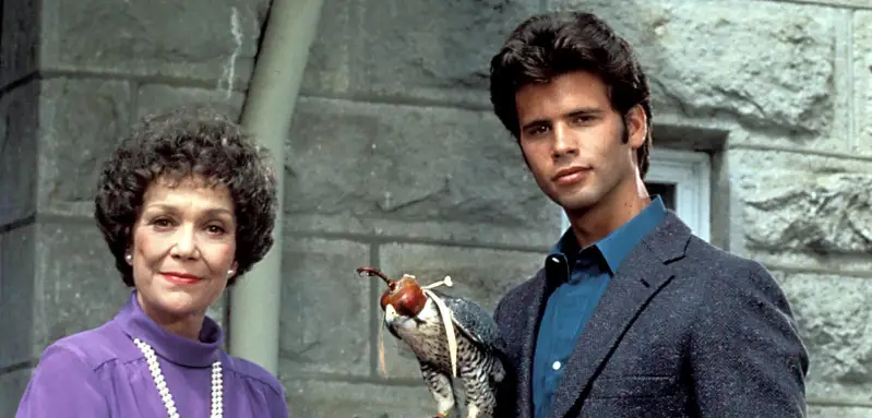 Jane Wyman und Lorenzo Lamas in „Falcon Crest.