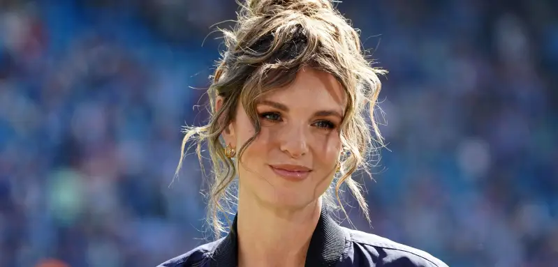Laura Wontorra teilt neues Babybauch-Foto
