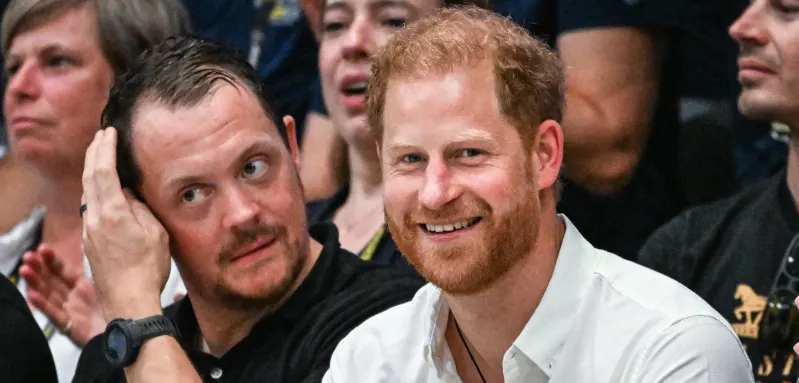 Prinz Harry Sohn scheint England-Fan zu sein.