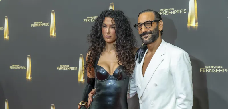 Rebecca Mir und Massimo Sinato beim Deutschen Fernsehpreis 2026.