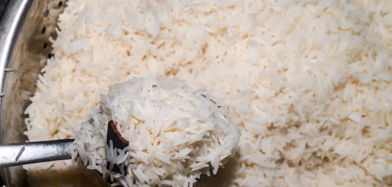 reis topf gekocht erwärmt
