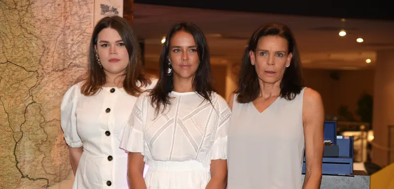 Stéphanie von Monaco mit ihren hübschen Töchtern Camille (links) und Pauline (Mitte)