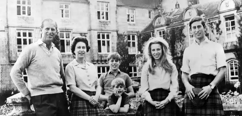 Königin Elisabeth II. mit Prinz Philip und ihren Kindern