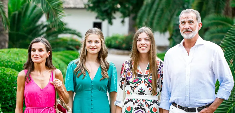 Die spanischen Royals rund um König Felipe, Königin Letizia und Töchter Sofia und Leonor im Urlaub