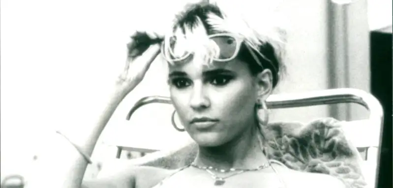 "Flodder - Eine Familie zum Knutschen" Tatjana Simic in einer Filmszene aus der Komödie