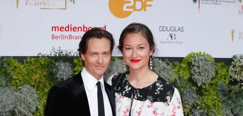 Tom Schilling und Annie Mosebach