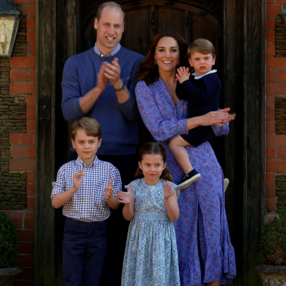 Darum Tragt Prinzessin Charlotte Immer So Ahnliche Kleider