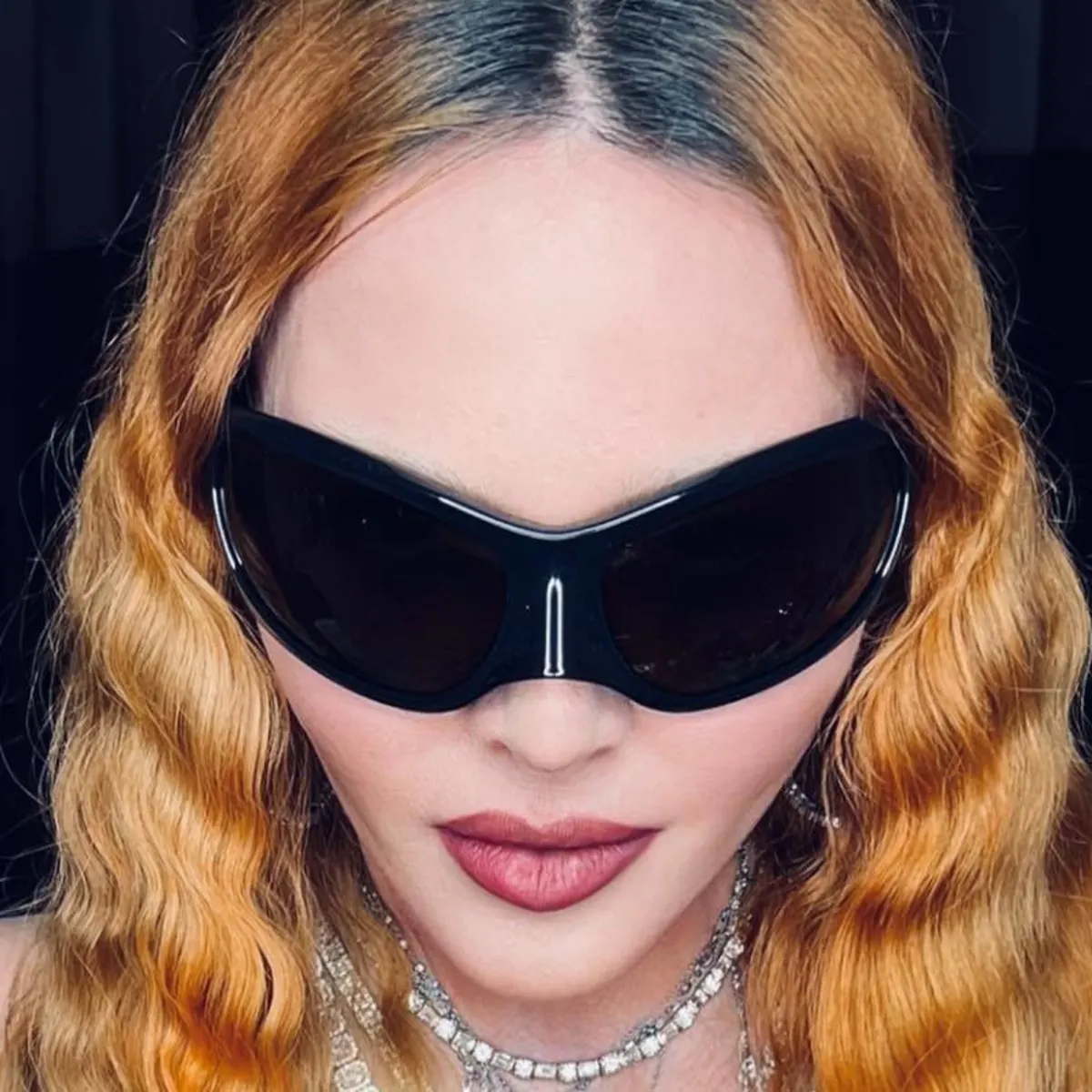 Madonna in super enger Corsage – hier fällt gleich alles raus