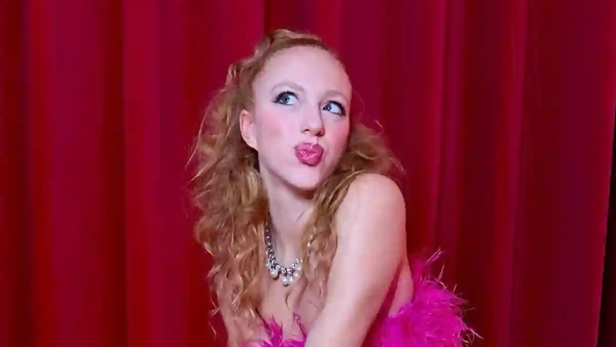 Anna Ermakova im "Barbie"-Look: So sexy ist ihr XS-Kleid