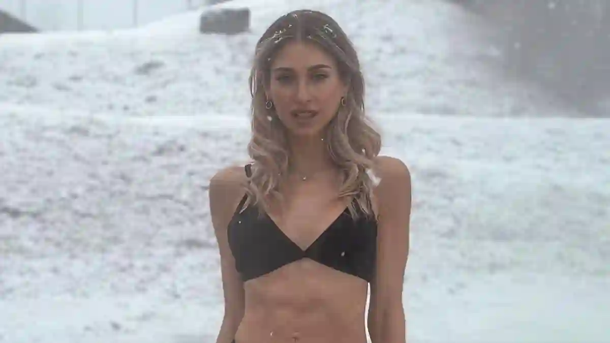 cathy hummels heiß freizügig tanga schnee kritik