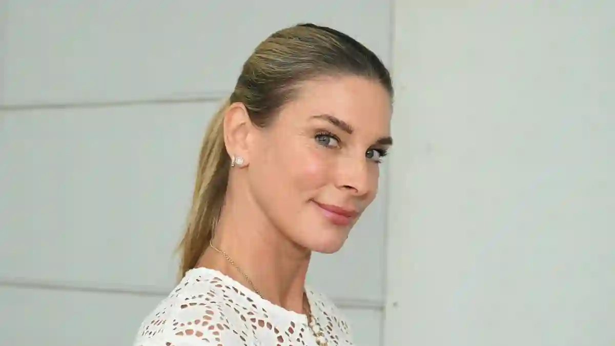 Claudelle Deckert