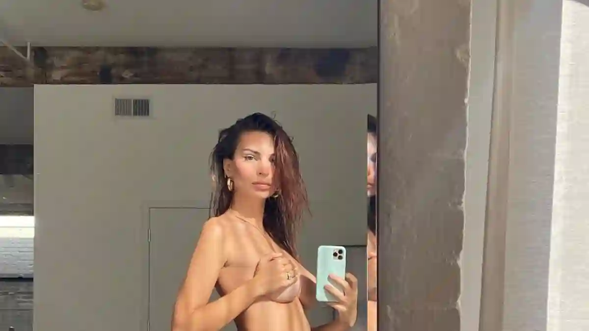 Emily Ratajkowski zeigt ihren Babybauch