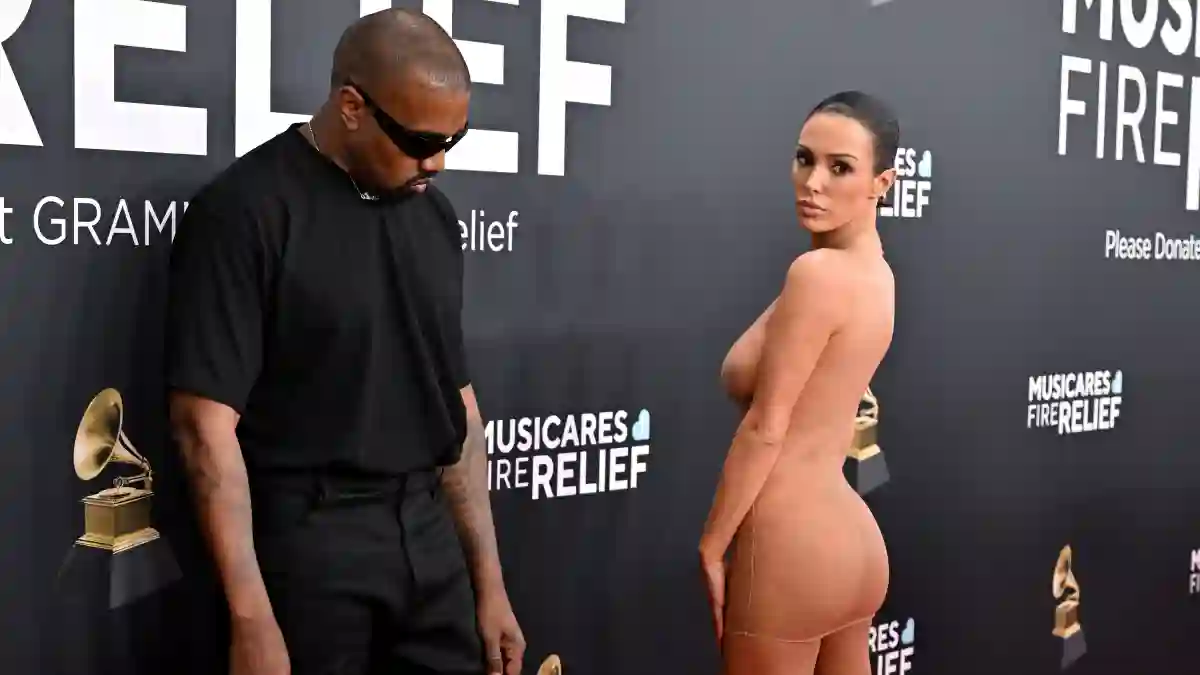kanye west bianca censori grammys 2025 auftritt roter teppich eklat
