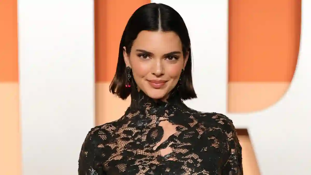 kendall jenner heiß freizügig haut oben ohne bikini look