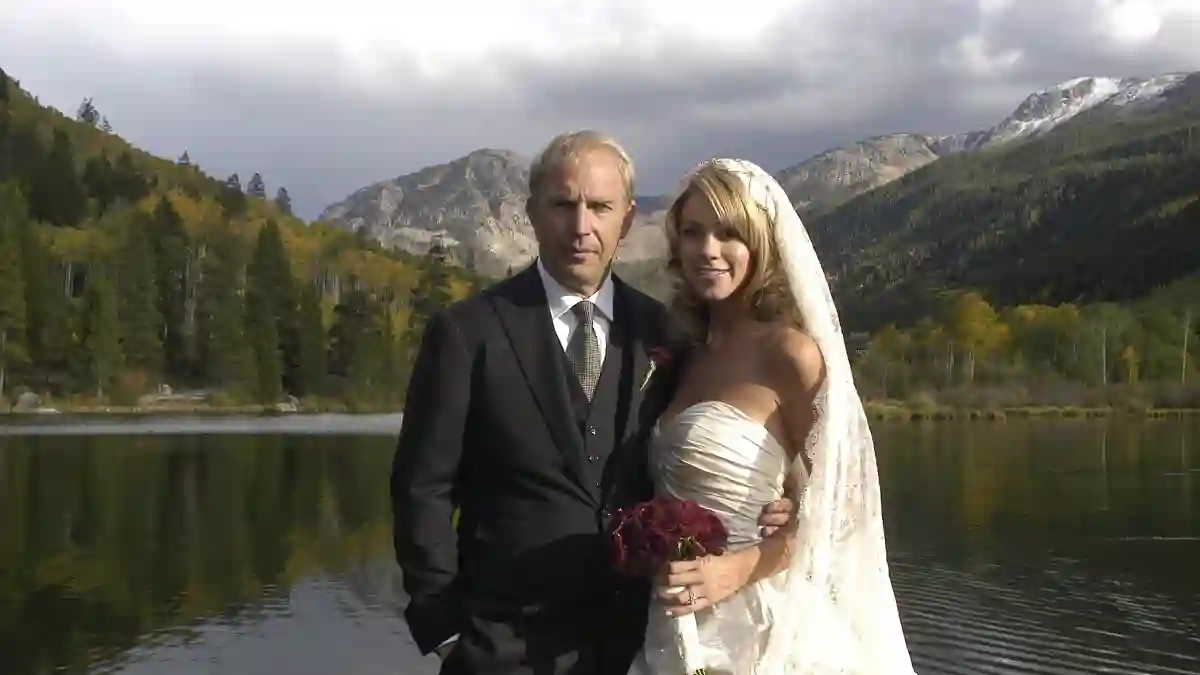 Kevin Costner und seine Frau Christine Baumgartner Yellowstone-Schauspieler heirateten Partner Freundin Familienhochzeit 2022