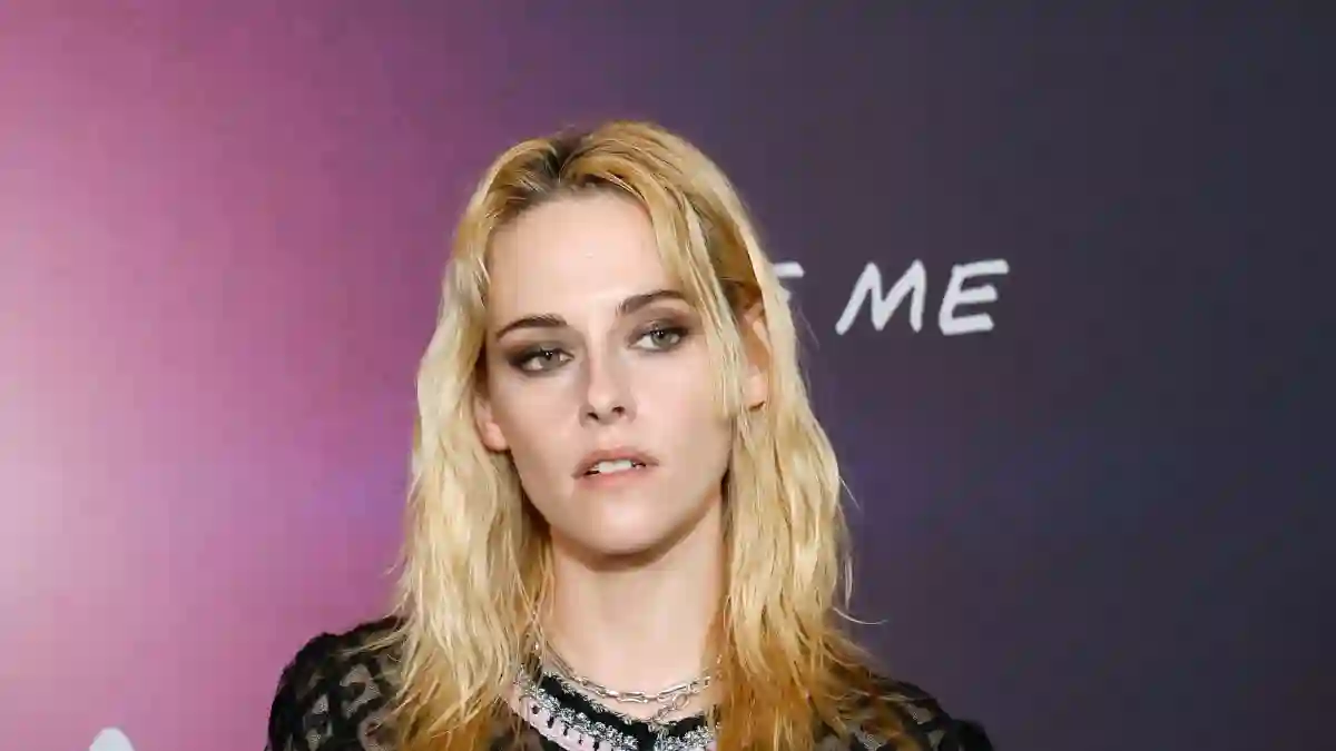 Kristen Stewart zeigt sich einem sexy Chanel-Outfit