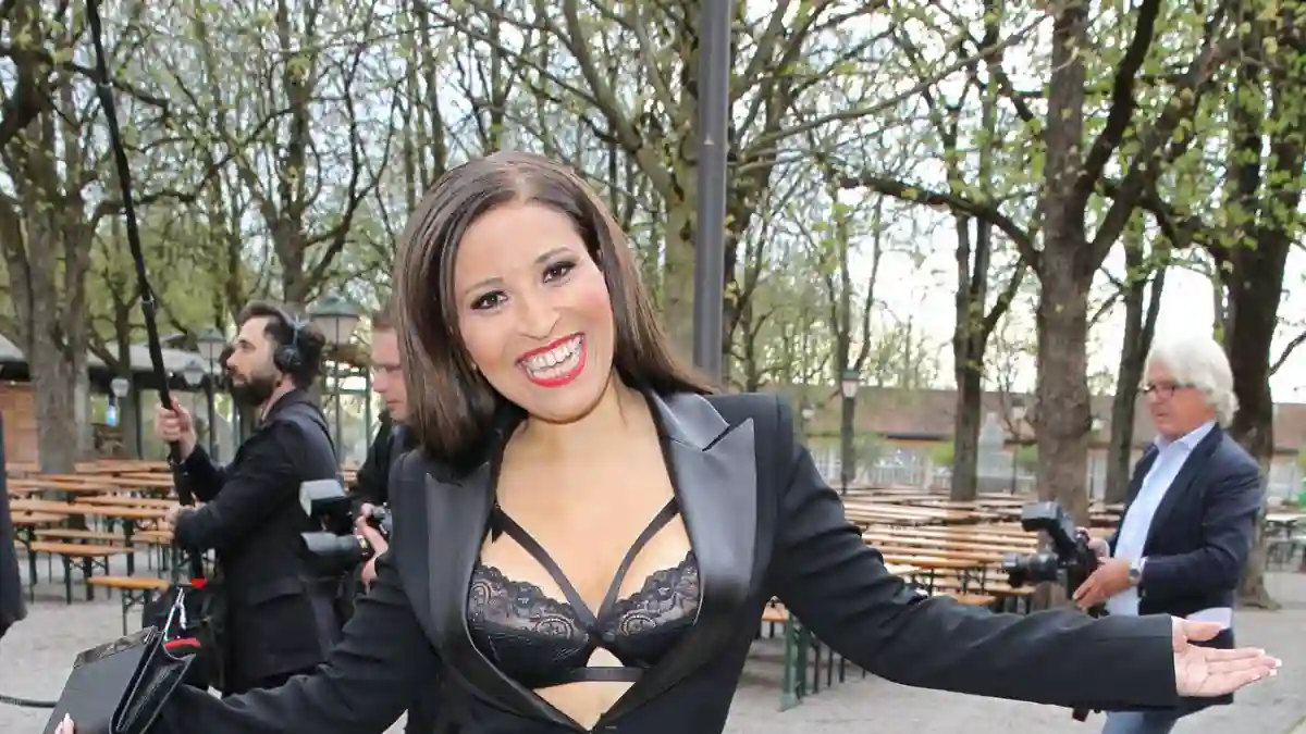Patricia Blanco zeigt sich heute schlank und sexy abgenommen Transformation Dessous Blazer Leder