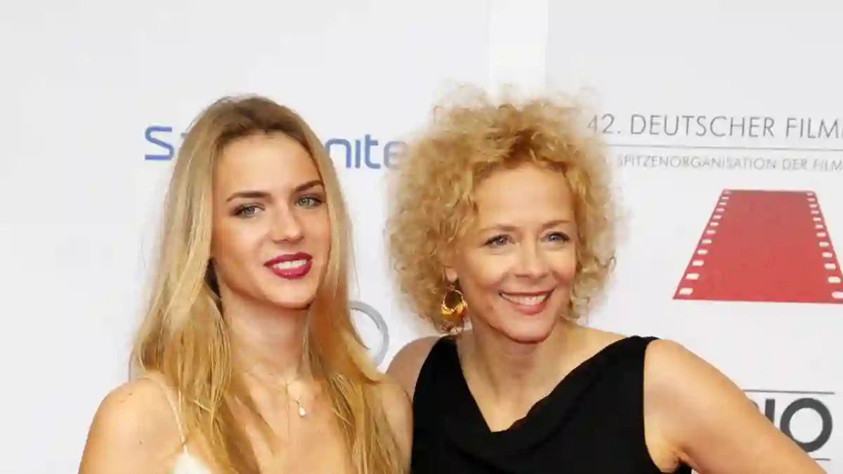 Katja Riemanns Tochter Paula tritt in ihre Fußstapfen