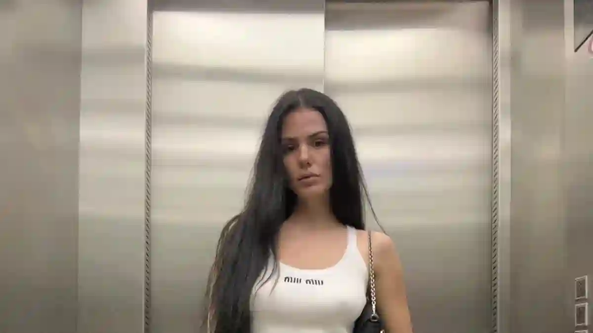 ruby o fee weißes top bh heiß sexy freizügig