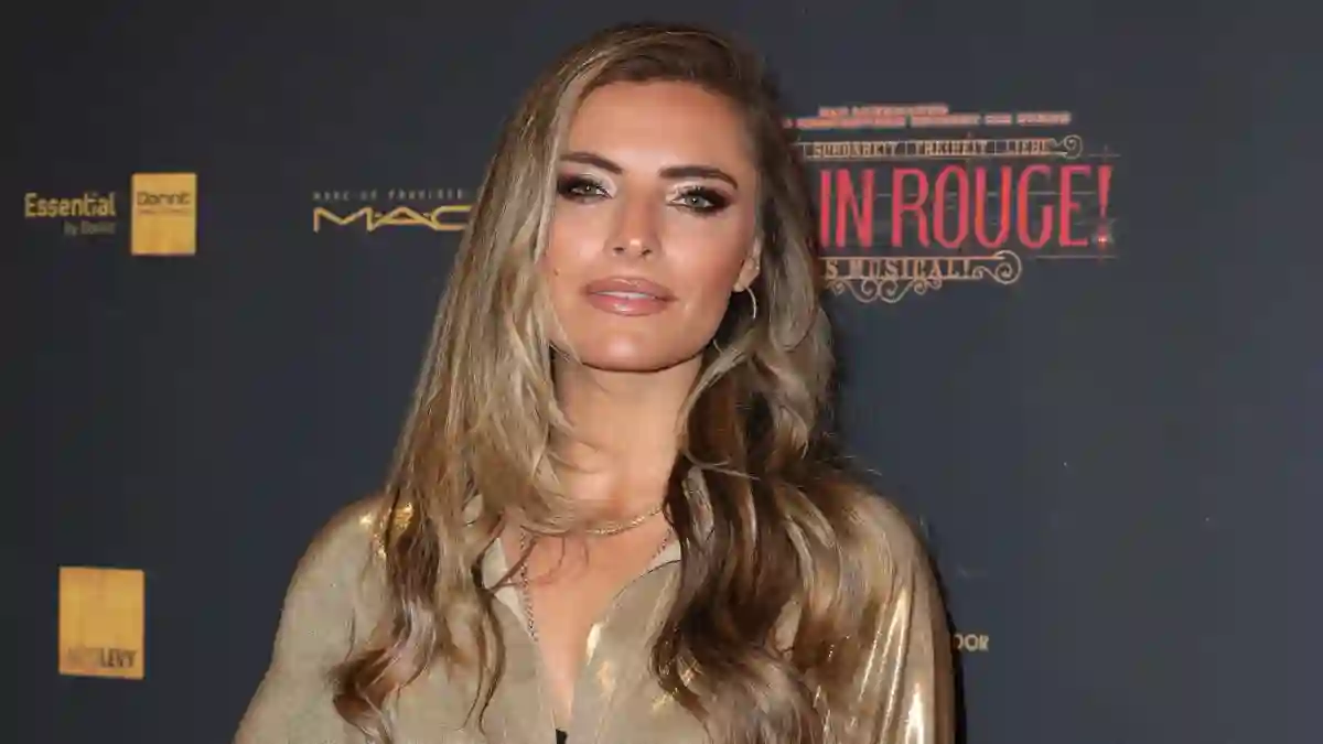 sophia thomalla heiß freizügig haut kleid are you the one