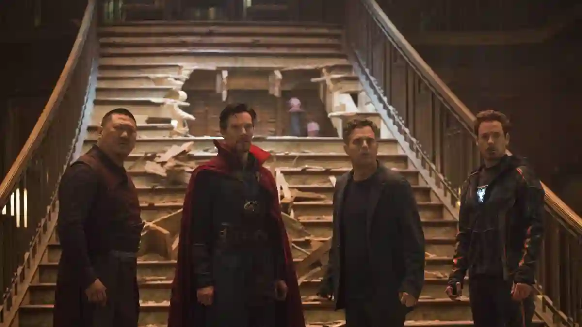 Benedict Wong, Benedict Cumberbatch, Mark Ruffalo und Robert Downey Jr. in „Avengers: Infinity War“