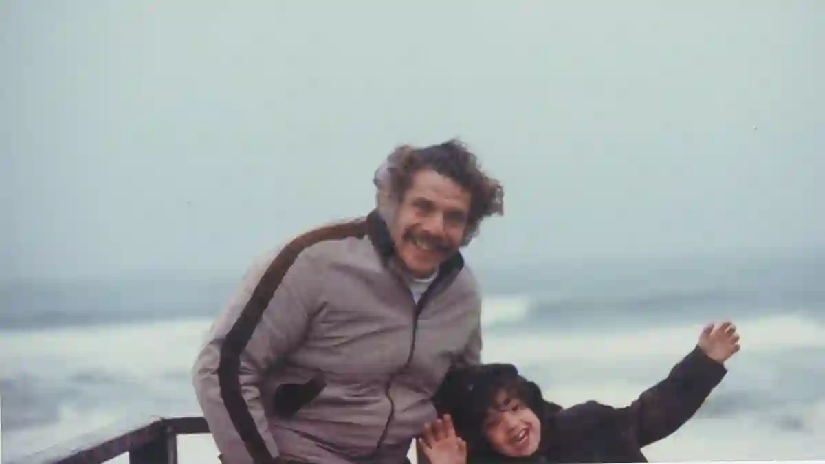 Ein altes Foto vom kleinen Ben Stiller mit seinem Vater Jerry Stiller