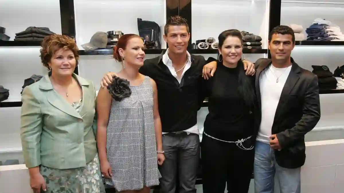 Mutter Maria Dolores dos Santos Aveiro, Schwester Elma Aveiro, Cristiano Ronaldo, Schwester Katia Aveiro und Bruder Hugo Aveiro